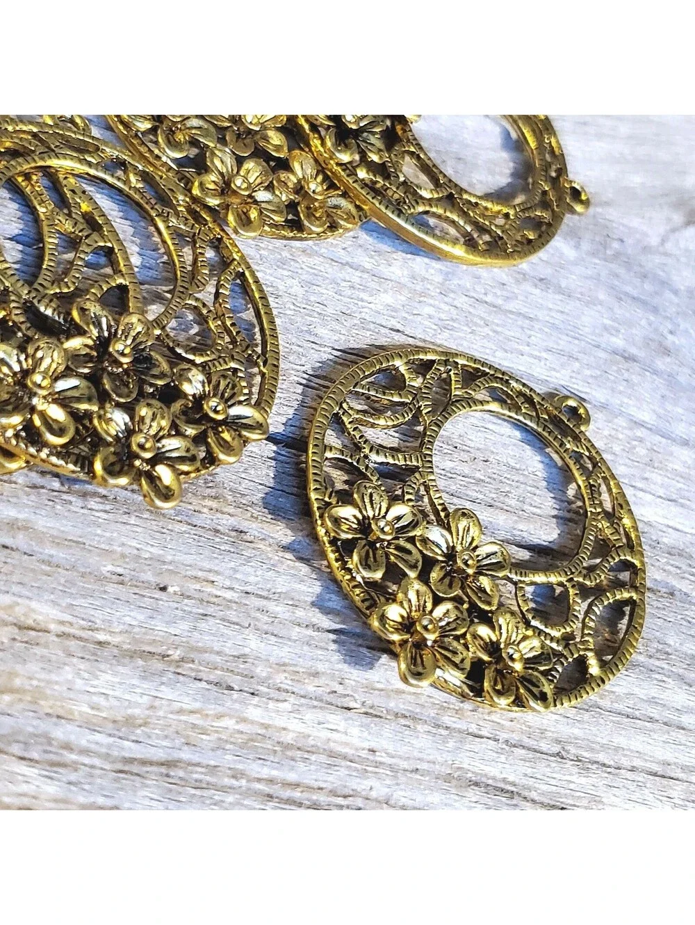 Lot Antiqued Gold Round Art Nouveau Lines Flowers Pendants 2 pcs